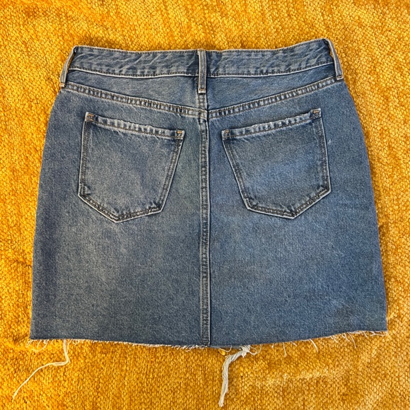 Old Navy Medium Wash Ripped Denim Skirt - Picture 2 of 3